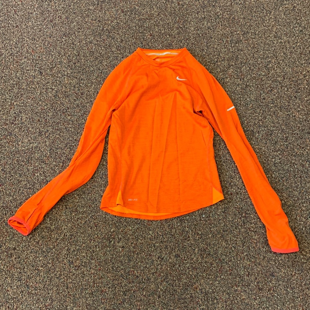 Nike aero swift running top